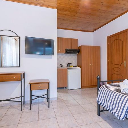 Sofias Studios East Home Неос-Мармарас Екстер'єр фото