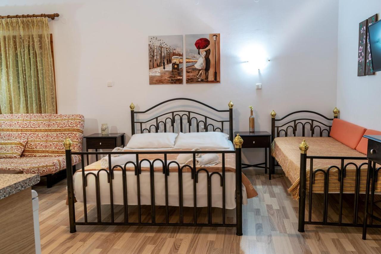 Sofias Studios East Home Неос-Мармарас Екстер'єр фото